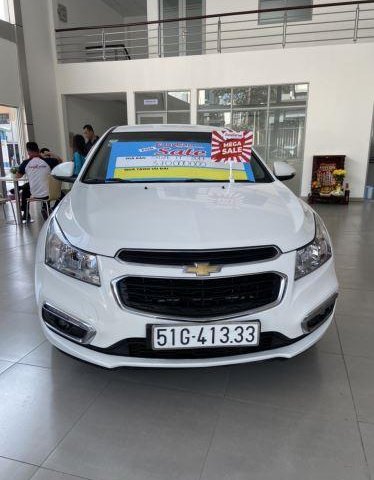 Cần bán xe Chevrolet Cruze 2017, màu trắng số sàn, 370tr0