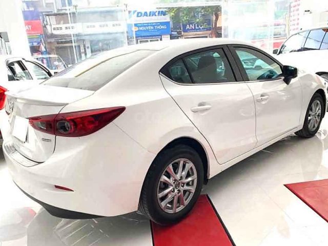 Bán xe Mazda 3 sản xuất 2019, màu trắng, giá ưu đãi động cơ ổn định 0