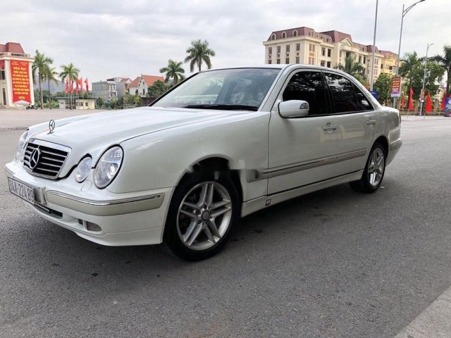 Bán Mercedes E240 đời 2000, màu trắng, 195tr