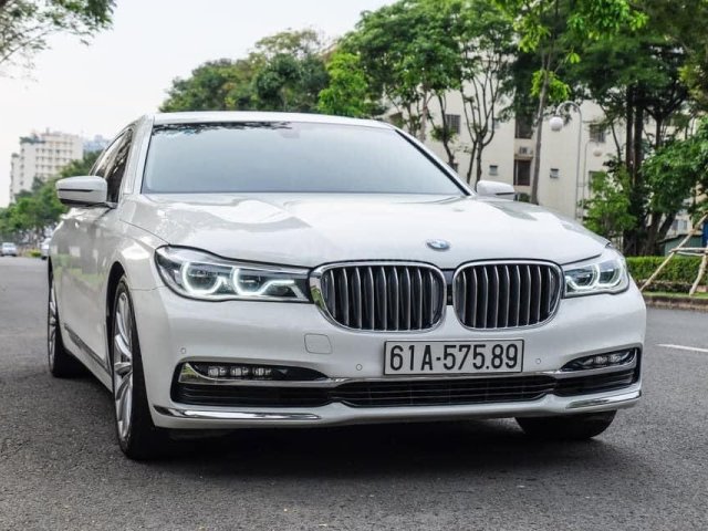 Cần bán xe BMW 740Li model 2019, màu trắng0