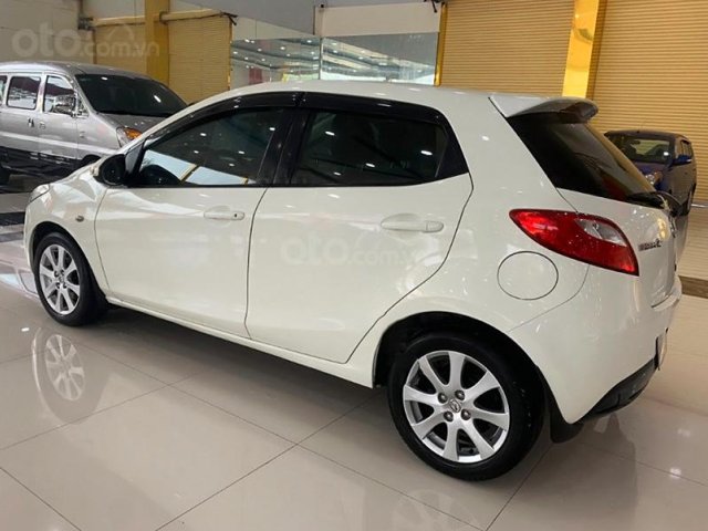 Cần bán Mazda 2 năm 2013, màu trắng còn mới0