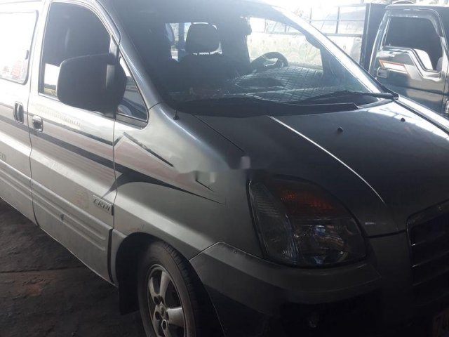 Bán Hyundai Starex sản xuất năm 2005, màu bạc, nhập khẩu, giá chỉ 150 triệu