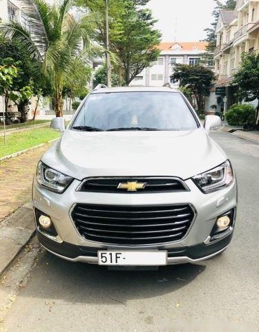 Cần bán gấp Chevrolet Captiva LTZ đời 2017, màu bạc còn mới, giá tốt