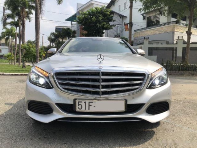 Cần bán lại xe Mercedes C 250 Exclusive đời 2016, màu bạc còn mới0