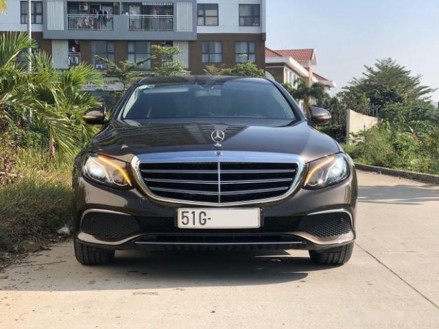 Cần bán Mercedes E 200 Exclusive sản xuất năm 2019, màu nâu 