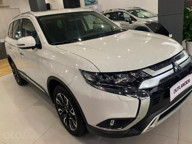 Bán ô tô Mitsubishi Outlander 2.0 CVT Premium sản xuất năm 2020, màu trắng0