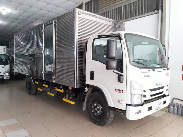 Isuzu 4.99 tấn thùng kín 6.2m giao ngay, khuyến mại máy lạnh, 9 phiếu bảo dưỡng