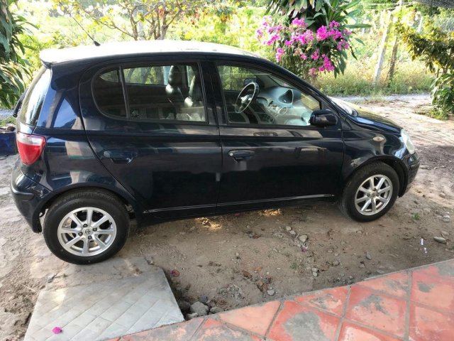 Cần bán xe Toyota Yaris đời 2004, màu đen chính chủ, giá tốt0