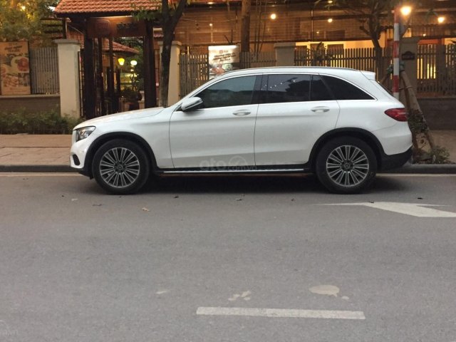 Cần bán gấp xe Mercedes Benz GLC 4matic 2018 - giá 1 tỷ 790 triệu