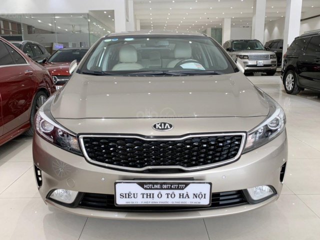 Bán xe Kia Cerato 1.6 AT model 2017, màu vàng cát, số tự động, lăn bánh 47.000km