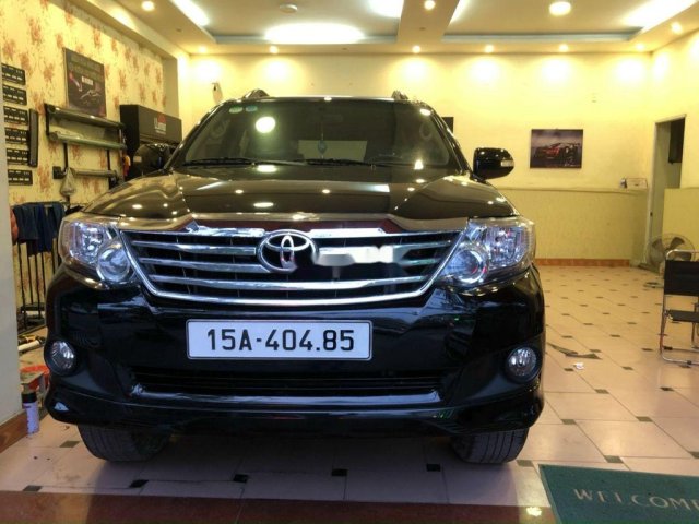 Cần bán gấp Toyota Fortuner sản xuất năm 2014, màu đen0