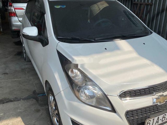 Cần bán lại xe Chevrolet Spark năm 2015, màu trắng0