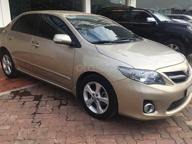 Cần bán gấp Toyota Corolla Altis sản xuất 2014, màu vàng còn mới0