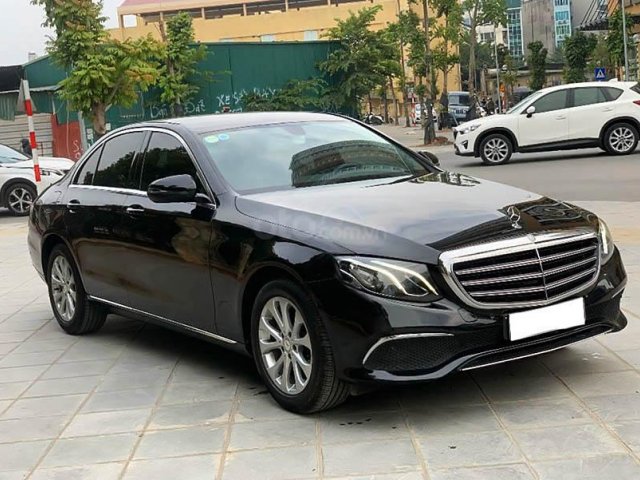 Bán ô tô Mercedes E class năm sản xuất 2016, màu đen còn mới0