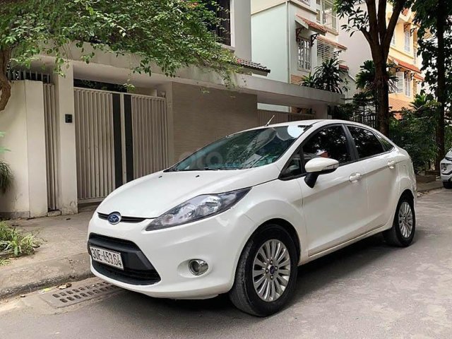 Bán Ford Fiesta năm 2013, màu trắng còn mới, giá 315tr