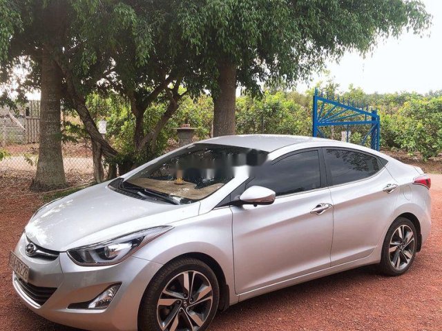 Cần bán gấp Hyundai Elantra sản xuất 2015, giá ưu đãi0