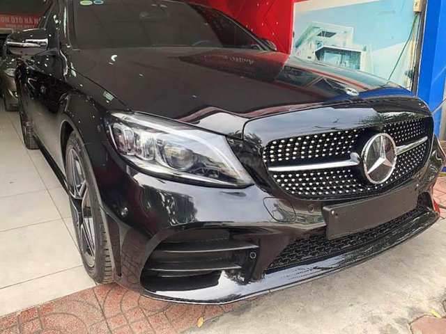 Cần bán xe Mercedes C300 năm 2019, màu đen chính chủ