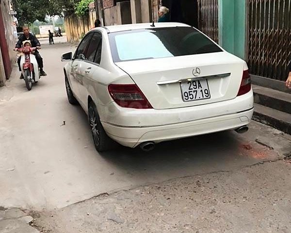 Cần bán lại xe Mercedes C class đời 2010, màu trắng0