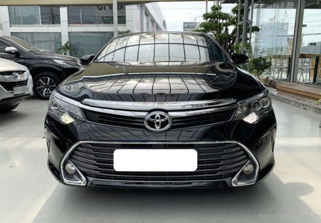 Bán ô tô Toyota Camry năm 2017, màu đen còn mới