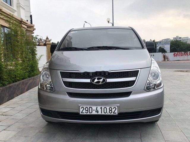 Cần bán Hyundai Grand Starex sản xuất 2010, màu bạc 