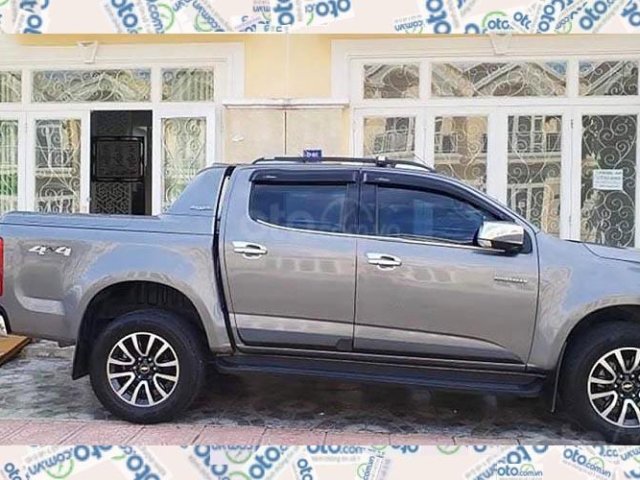 Cần bán lại xe Chevrolet Colorado năm sản xuất 2017, màu xám0