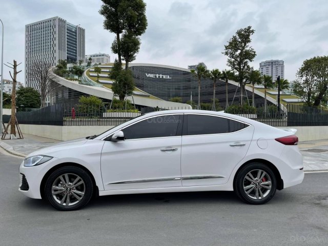 Hyundai Elantra 1.6AT 2018, màu trắng đẹp xuất sắc