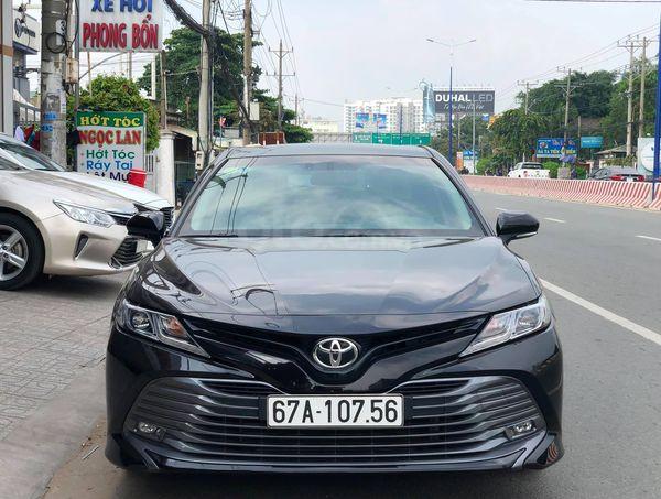 Mới về Toyota Camry sản xuất 2019 bản 2.0G nhập Thái nội thất kem, siêu lướt