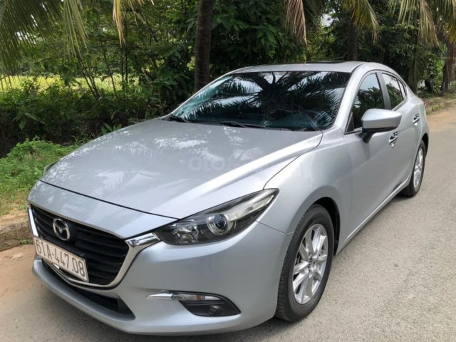 Cần bán xe Mazda 3 2018 1.5AT Sedan, màu bạc, giá tốt0