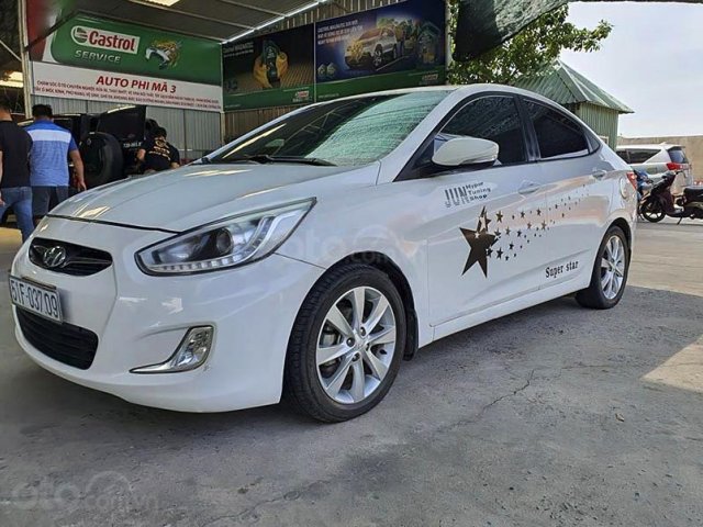 Cần bán lại xe Hyundai Accent sản xuất 2014, màu trắng, nhập khẩu nguyên chiếc0
