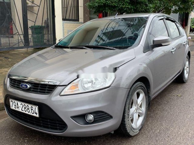 Cần bán Ford Focus sản xuất 2011, màu bạc còn mới0