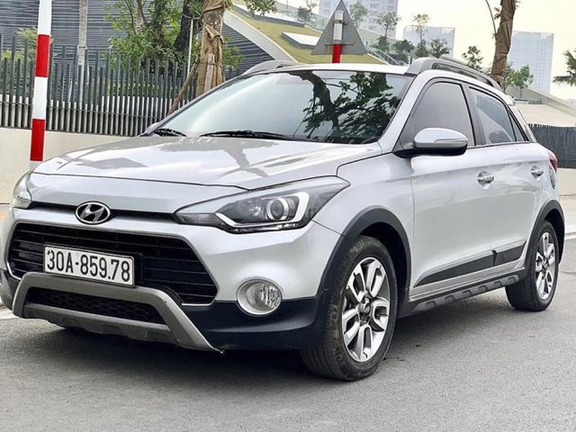 Bán Hyundai i20 Active năm sản xuất 2015, màu bạc0