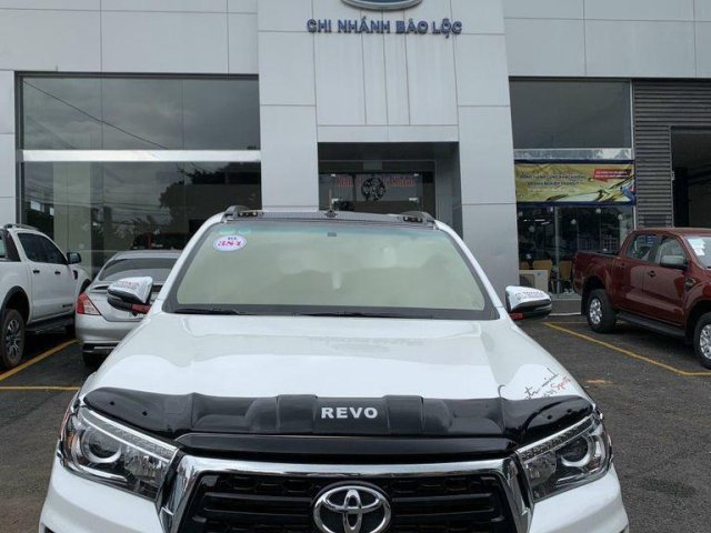 Bán Toyota Hilux 2.8 4x4 AT năm 2019, xe nhập