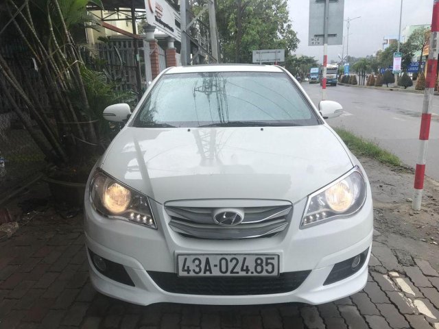 Cần bán gấp Hyundai Avante năm sản xuất 2011 xe gia đình, giá 330tr0