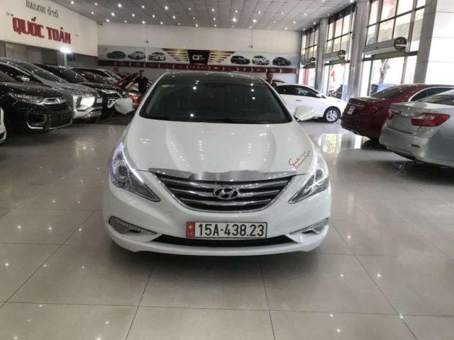 Cần bán Hyundai Sonata sản xuất 2014, màu trắng0