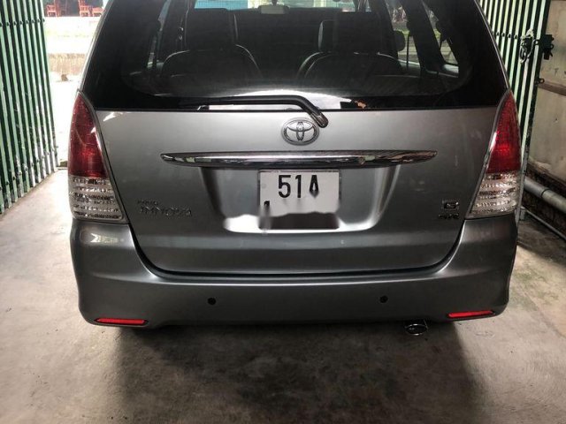 Xe Toyota Innova đời 2011, màu xám còn mới0