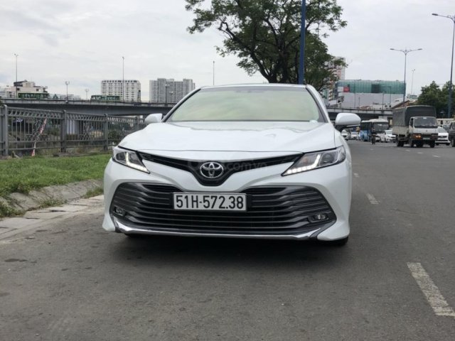 Chính chủ bán Camry 2.0E 2019, quá mới 9.000km