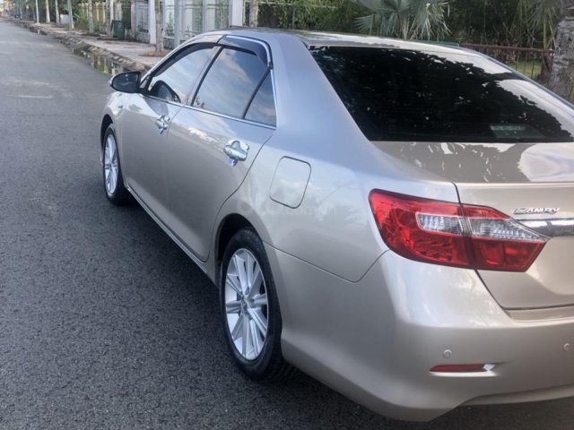 Cần bán lại Toyota Camry 2.5 Q đời 2013, giá chỉ 750 triệu0