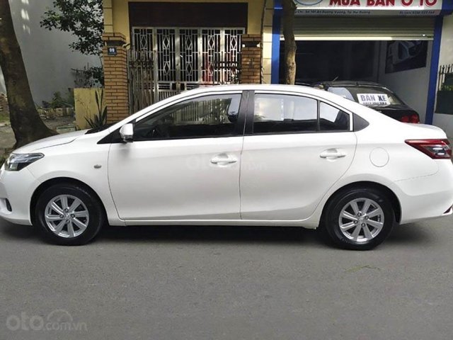 Cần bán Toyota Vios sản xuất 2015, màu trắng còn mới, giá chỉ 295 triệu