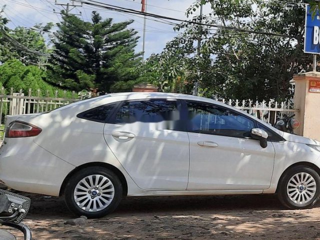 Cần bán Ford Fiesta năm 2012, màu trắng0