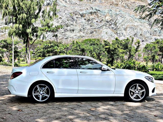 Xe Mercedes C300 năm 2016, màu trắng