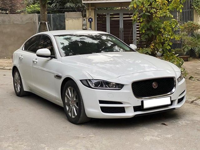 Cần bán Jaguar XE đời 2015, màu trắng, nhập khẩu còn mới0