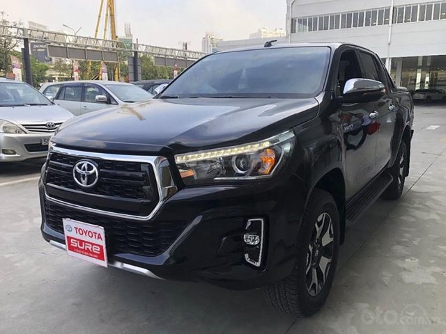 Bán Toyota Hilux 2.8AT năm sản xuất 2020, màu đen, nhập khẩu, giá 870tr0