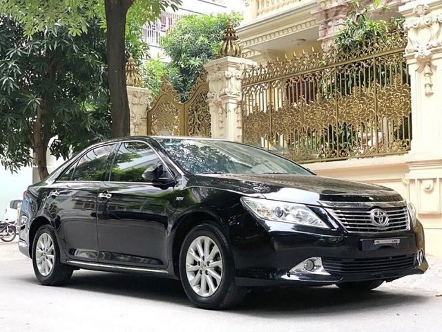 Xe Toyota Camry năm sản xuất 2014, màu đen còn mới, giá chỉ 680 triệu0