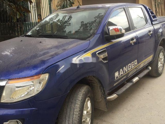 Cần bán lại xe Ford Ranger đời 2013, màu xanh lam0