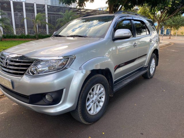 Cần bán Toyota Fortuner đời 2013, màu bạc ít sử dụng, 580 triệu0