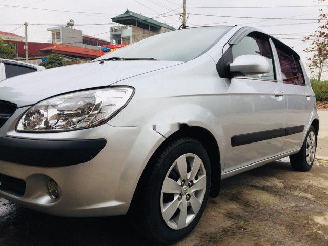 Cần bán gấp Hyundai Getz năm 2010, màu bạc, xe nhập 