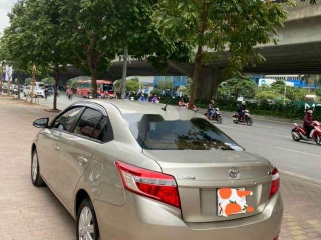 Bán xe Toyota Vios sản xuất 2017, màu vàng chính chủ