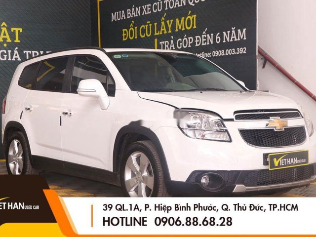 Cần bán gấp Chevrolet Orlando sản xuất năm 2017, màu trắng0