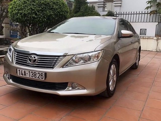 Cần bán xe Toyota Camry năm sản xuất 2014 còn mới0