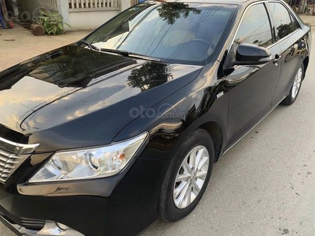 Cần bán lại xe Toyota Camry năm sản xuất 2014 còn mới giá cạnh tranh0